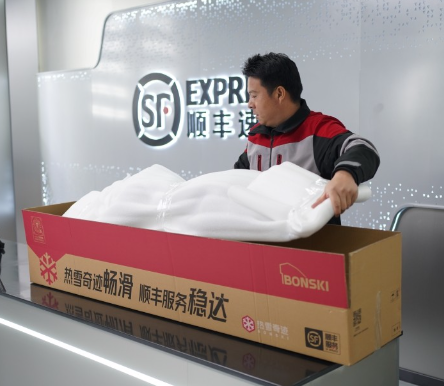 順豐“智能倉儲中心”進駐深圳華發冰雪世界 一站式雪具托管、租賃、維修及寄遞服務